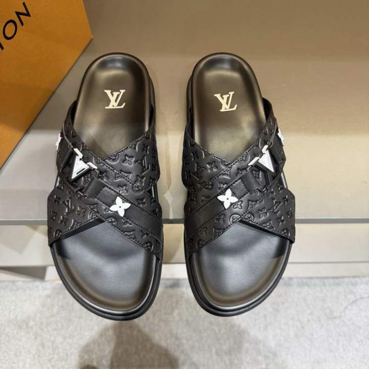 Picture of Louis Vuitton Slippers _SKULVsz38-45mnq0227678
